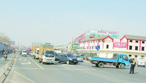 街道左转车道在路中间 直行车道在左侧(图)|左