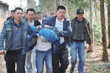 ���������˱�ץ�� ½���ع����ֹ�ͼ