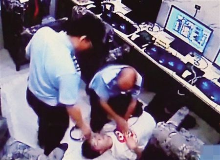 小伙网吧内猝死 下个月即将当父亲(图)|网吧猝死