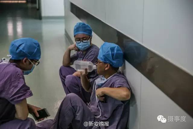 手术室医生照片 2841_694481_417771.jpg