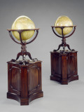 ŶƷ18th mahogany table globes