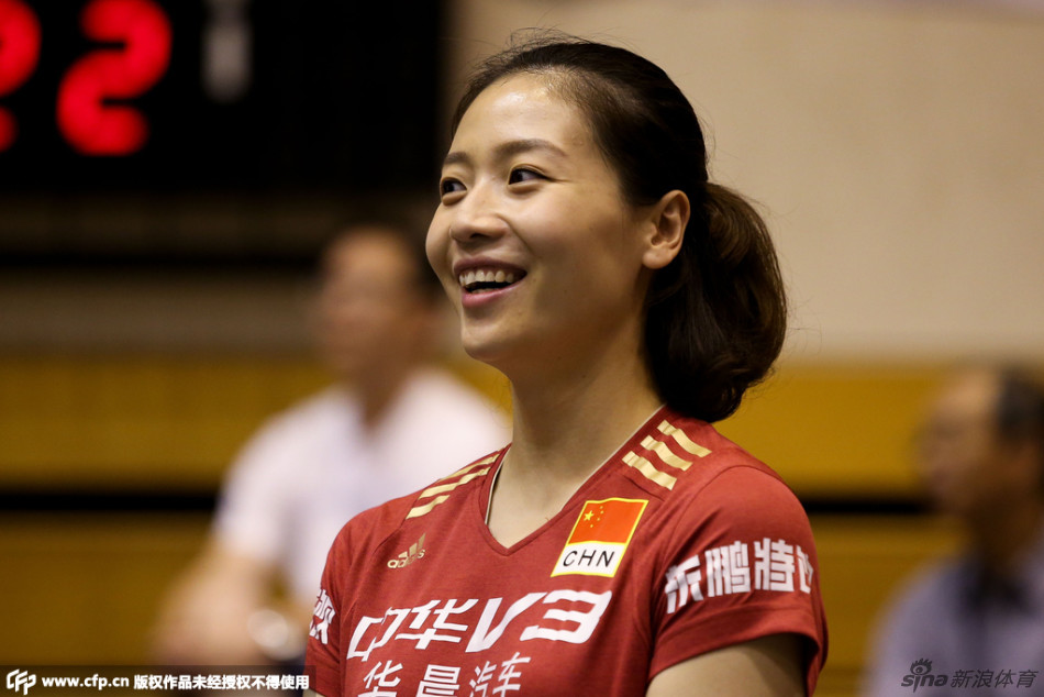  魏秋月 释疑带3件球衣领奖