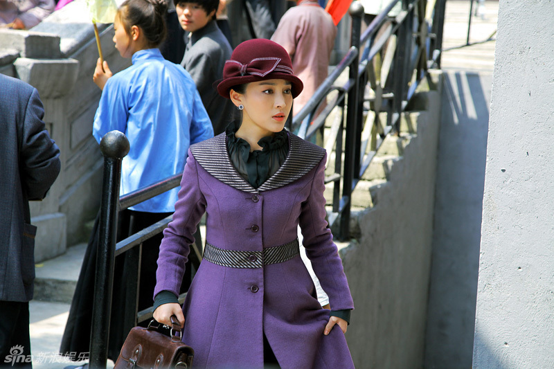 组图：甘婷婷《十月围城》造型多变性格不同