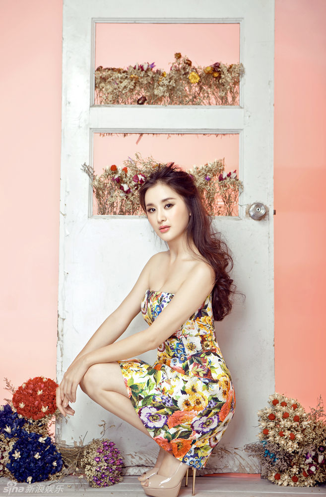 组图：郑媛元轻熟风写真 时尚俏皮宛若凡间精灵