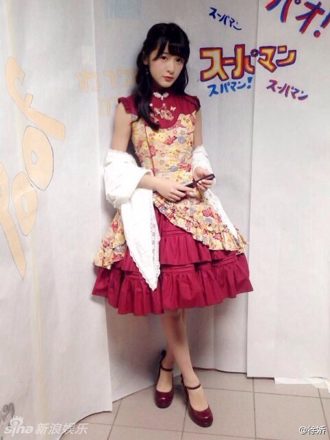 组图：徐娇中国风蓬蓬裙展婀娜身姿 初现女人味