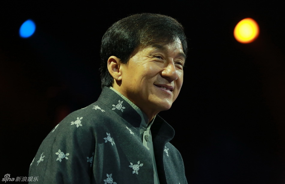 曾志伟称成龙或赴京听审:他很想房祖名