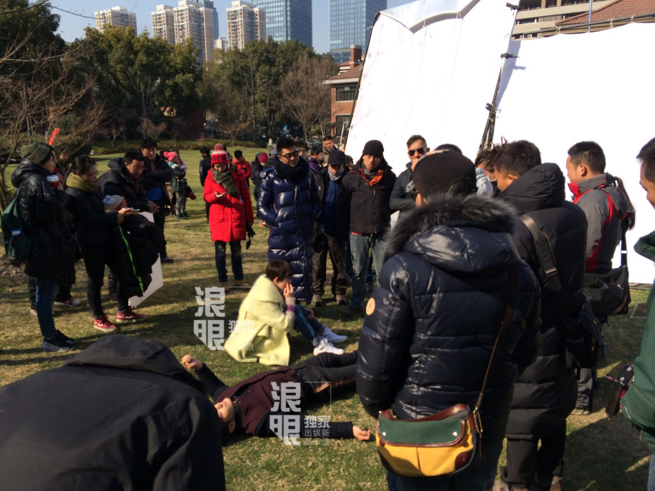 独家：《何以》谢依霖演顾行红 杨幂曝红衣造型