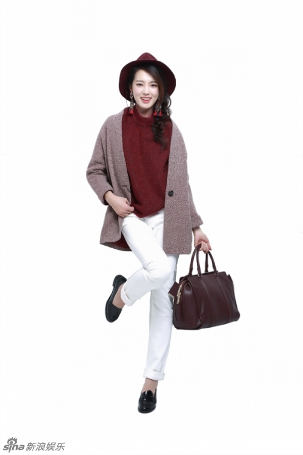 组图:申珉熙最新写真曝光 温婉俏皮笑容暖心