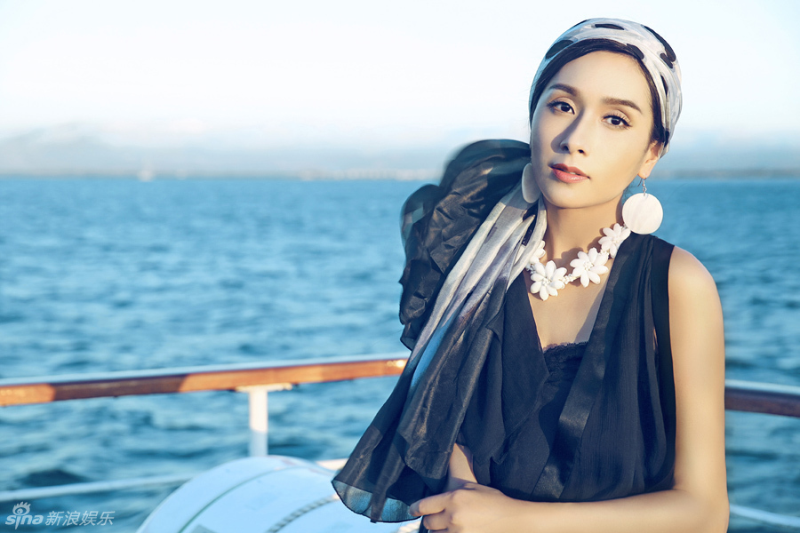 组图:杨恭如海岛时尚写真 优雅靓丽吸睛无数