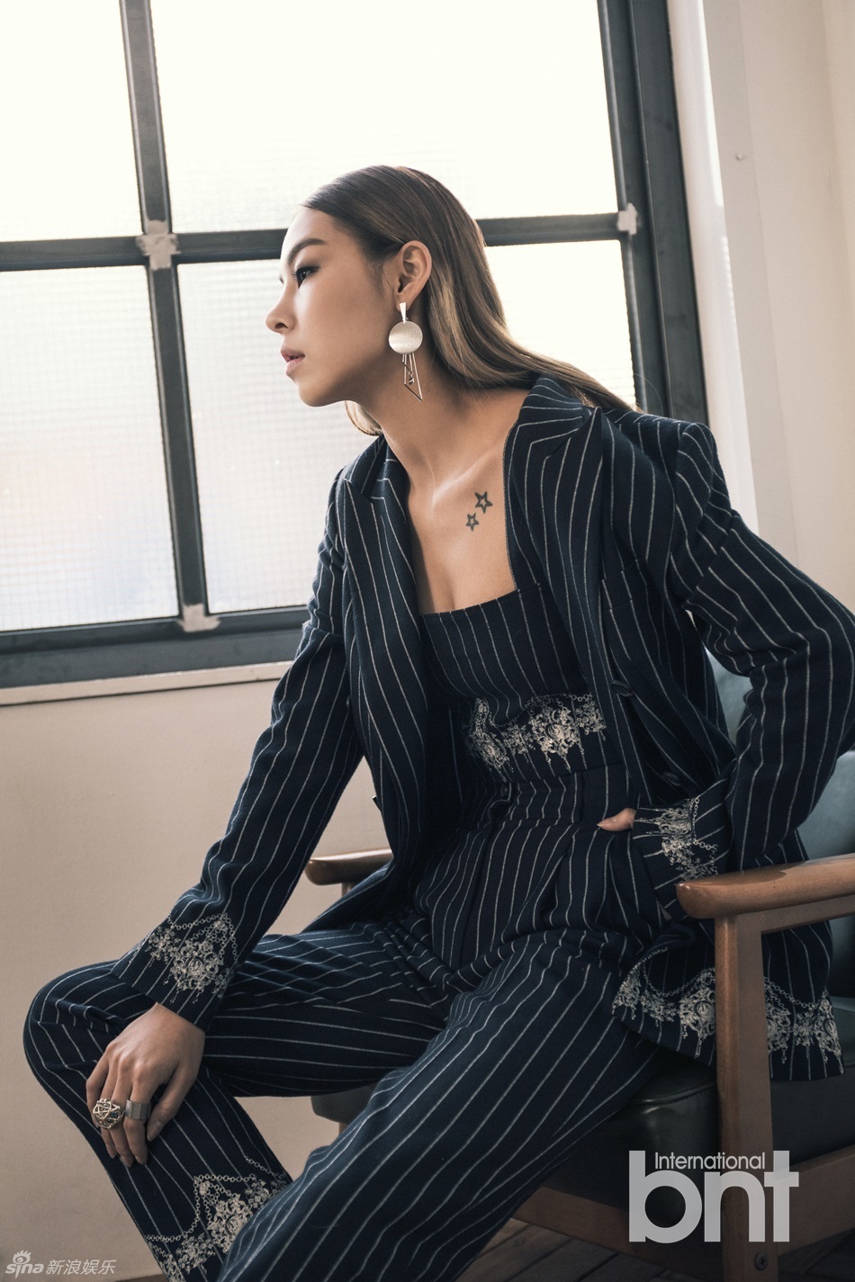 组图：韩国模特宋海娜写真 冷艳少女神秘魅惑