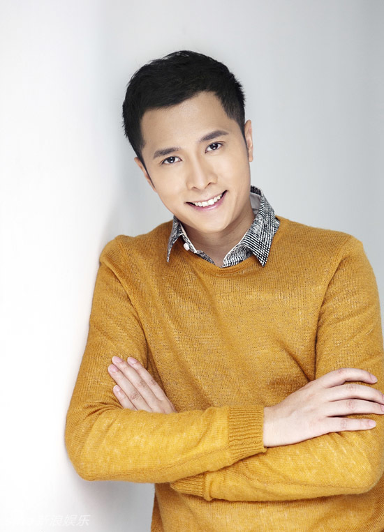 组图：李颖嘉早春写真 尽显优雅暖男气质