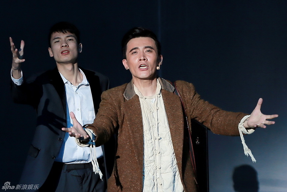 组图：话剧《鸟巢吸引》在北京首演