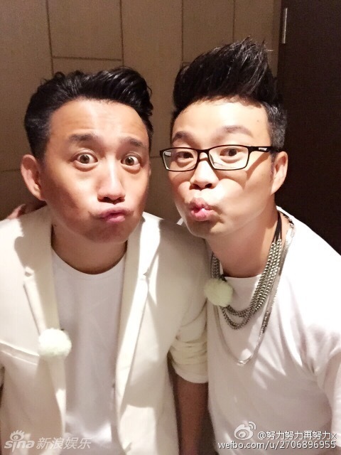 组图：极限挑战录制收官 张艺兴嘟嘴合影表不舍