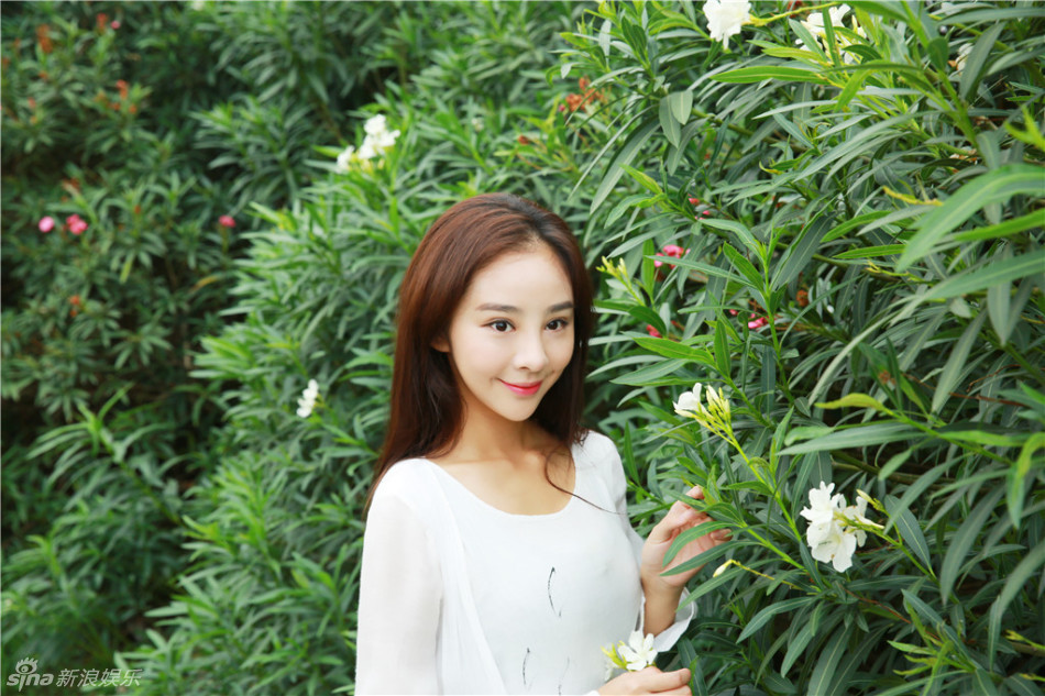 组图:姜析源清纯写真曝光  眼神迷人似画中人