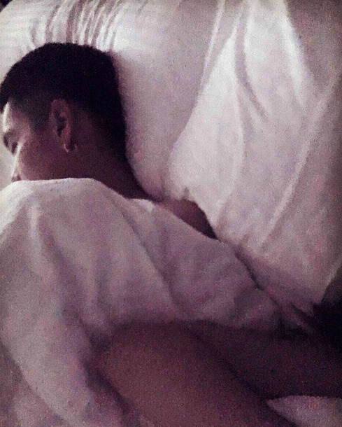 疑似吴亦凡床照曝光