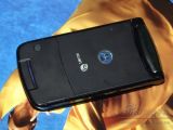 Ħ RAZR2 V8