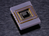 ῵D7000
