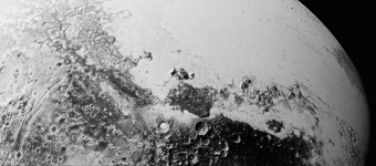 新视野号传回冥王星最新照：陨石坑环绕巨大冰原