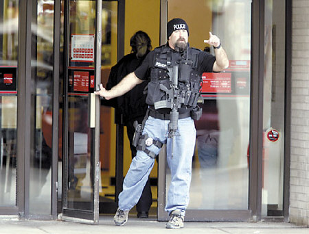 美国商场枪击案9人死亡 枪手射杀8人后自杀(2