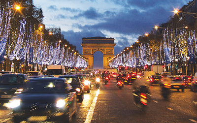 “世界最美大街”入夜现丑态