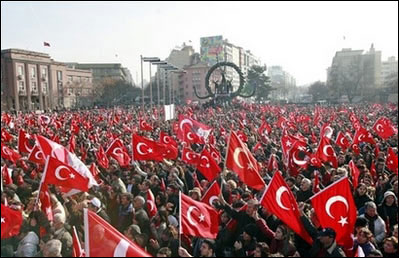 土耳其通过修宪案允许女大学生戴头巾