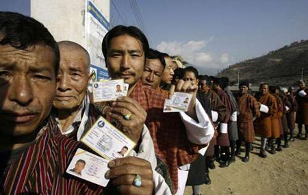 不丹议会选举终结君主制产生民主政府