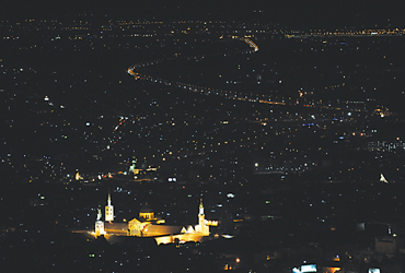 叙利亚首都大马士革城区的灯光犹如夜空的繁星