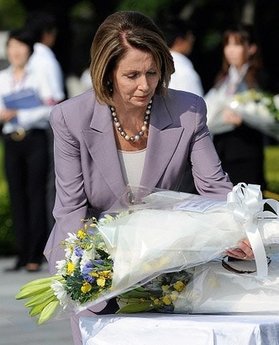 美国众院议长向广岛核爆慰灵碑献花(组图)
