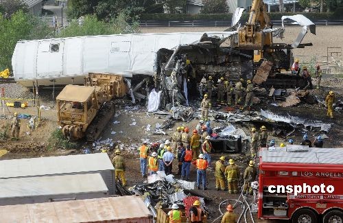 美国洛杉矶火车对撞事故 两遇难华裔身份已确