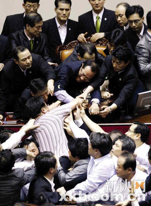 韩国议员又打起来了