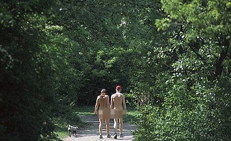 德国景区辟出裸体登山专用通道(图)