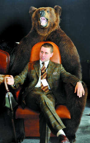 形神兼备的熊皮大班椅,最能显示俄罗斯富豪的大气派.