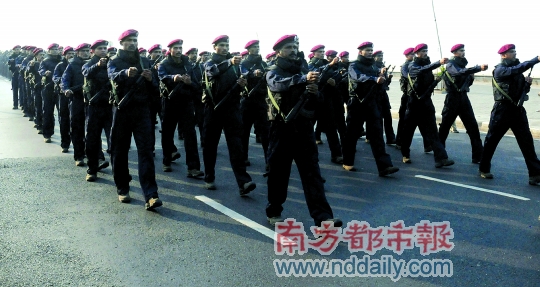 孟买阅兵式纪念恐怖袭击周年 首次展示印度新