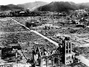 连续遭遇日本两次核爆炸