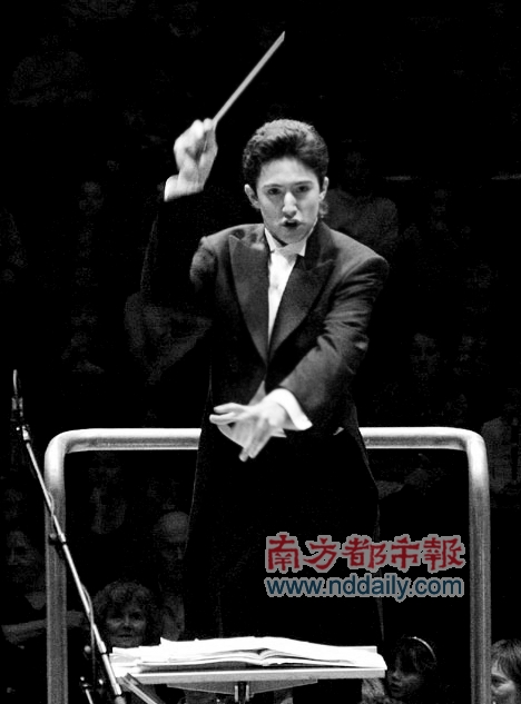 英17岁音乐神童执棒西雅图交响乐团