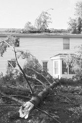 龙卷风卷走美国10人性命