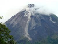 哥斯达黎加阿雷纳尔火山40分钟喷发8次