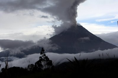 危地马拉和厄瓜多尔火山爆发造成61人死伤