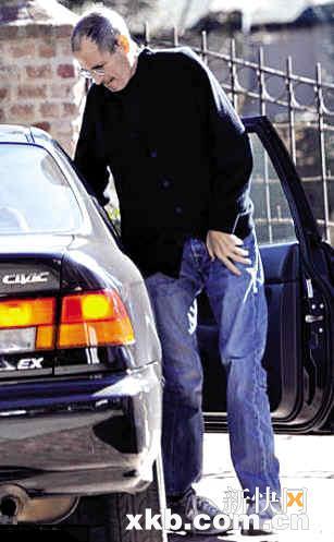 粉碎病危传言 乔布斯与奥巴马并肩举杯