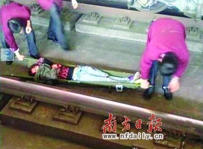 上海地铁男女跳轨一死一伤