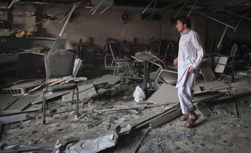 ��������ʱ����ɳ����һ������;��һ��������ը���̵ꡣ������ͼ��