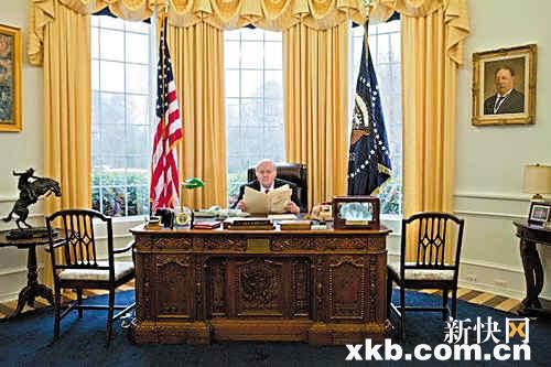 收集白宫旧家具 美男子自建总统办公室