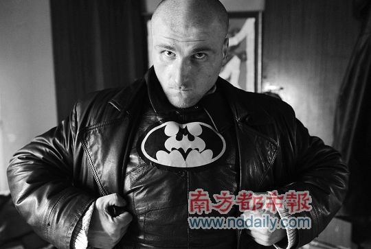 “蝙蝠侠”巡逻圣保罗街头