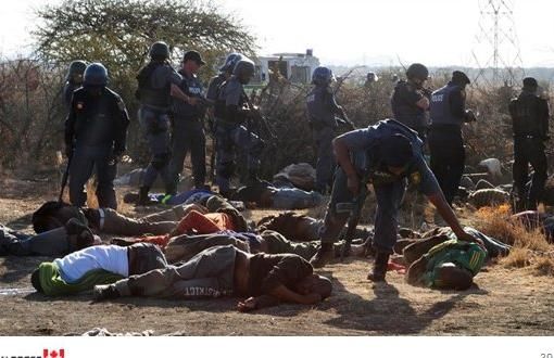 太血腥:南非警察开枪扫射示威矿工(组图) – 铁