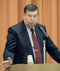 5��16�գ�����˹פ�ձ���ʹ��������Ү���ڶ��������ݡ�