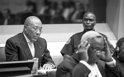 9��26�գ�������������������ǰ��ͳ���˹��̩���ڷ�ͥ�������С�