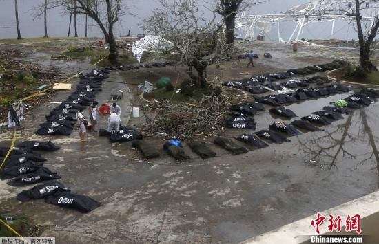 菲律宾台风灾区开始埋葬逝者 恢复供电需6周|菲