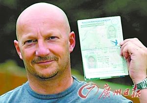 英男用女友护照抵西班牙