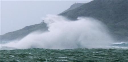 强台风靠近冲绳居民接到避难警报 安倍指示救