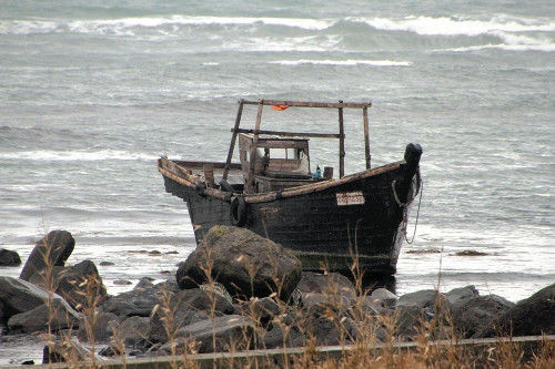 日本海域现疑似朝鲜木船警方保护船上男子身份